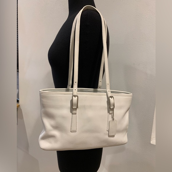 VNTG COACH LEGACY WEST CLASSIC SHOPPER WHITE LEATHER 9813 SILVER HARDWARE RARE - Picture 2 of 14